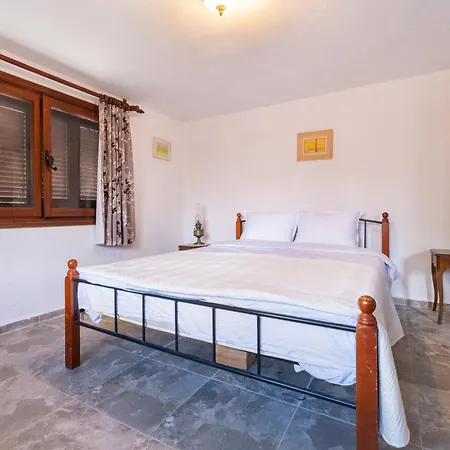 Philippopolis - Elegant & Spacious Retreat Villa