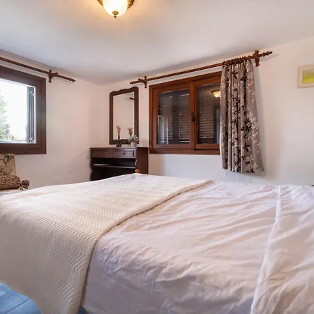 Villa Philippopolis - Elegant & Spacious Retreat *