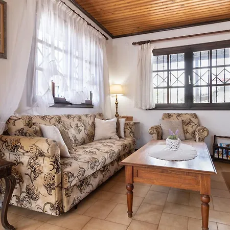 Philippopolis - Elegant & Spacious Retreat *