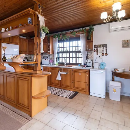 Philippopolis - Elegant & Spacious Retreat וילה